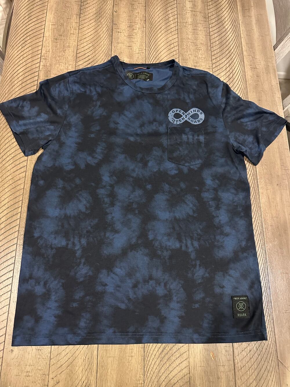 Roark Run Amok Mens Tie Dye Pocket T-Shirt Drirelease Graphic Navy Blue SZ Large